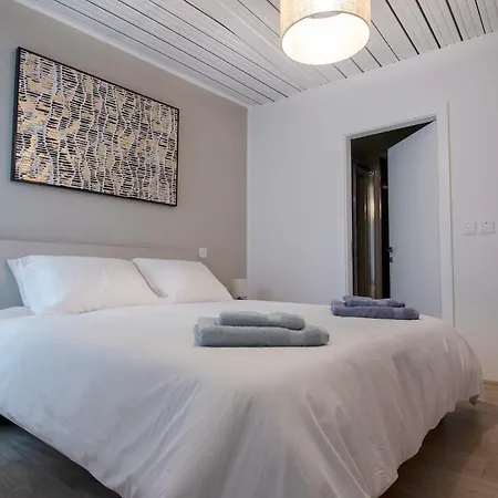 Chic 2br Steps From The Seafront * Gzira