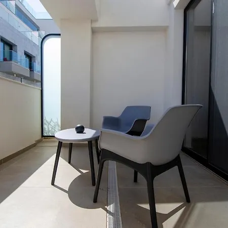 Chic 2br Steps From The Seafront * Gzira