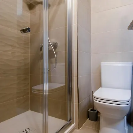 Chic 2br Steps From The Seafront Apartment Gzira