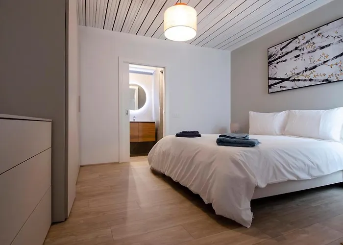 דירה Chic 2br Steps From The Seafront