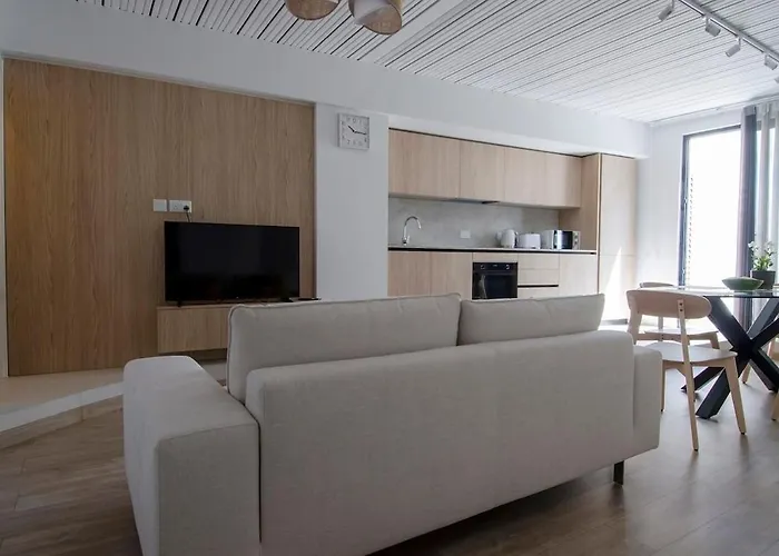 Chic 2br Steps From The Seafront Gzira